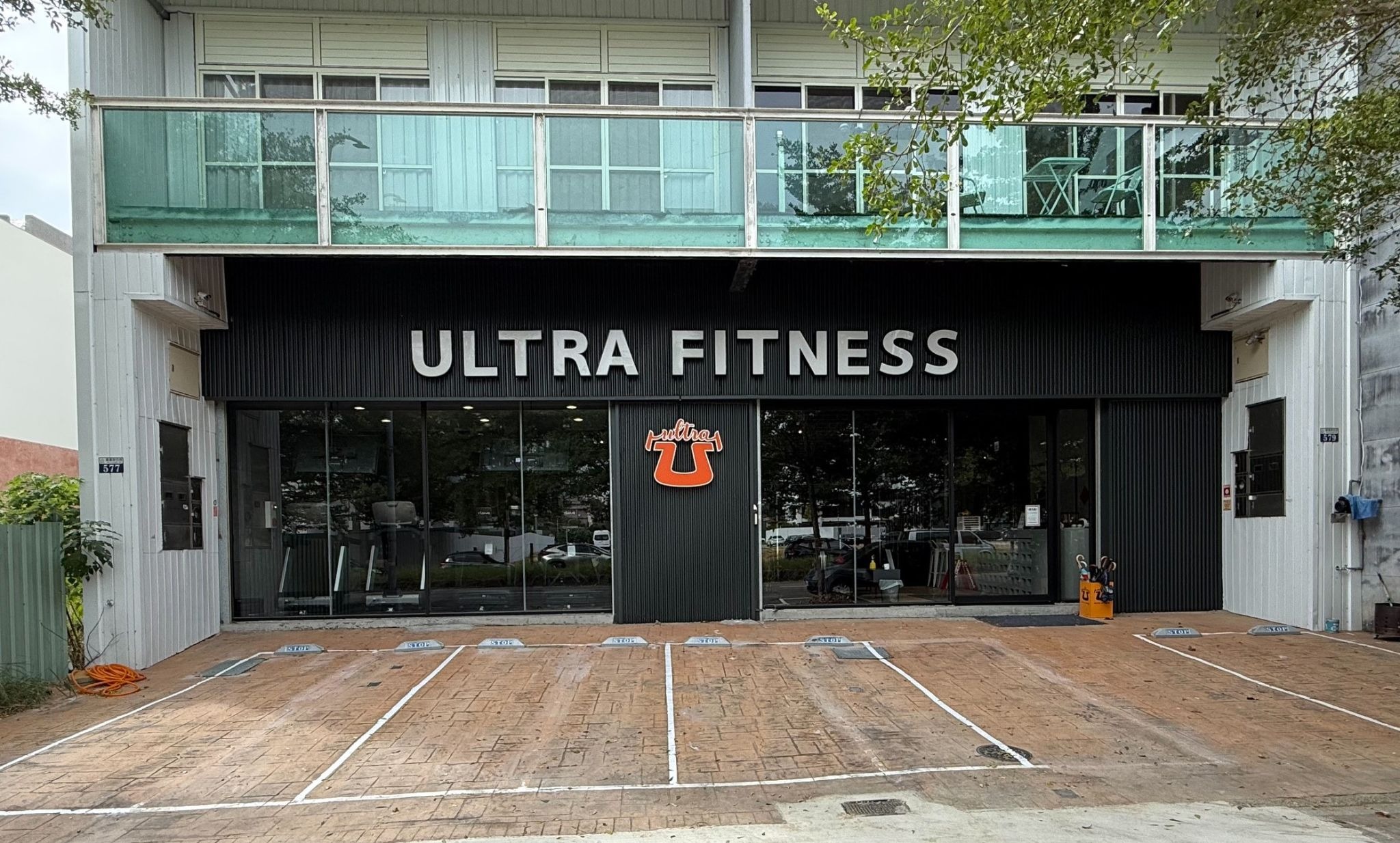 ULTRA 健身房停車格
