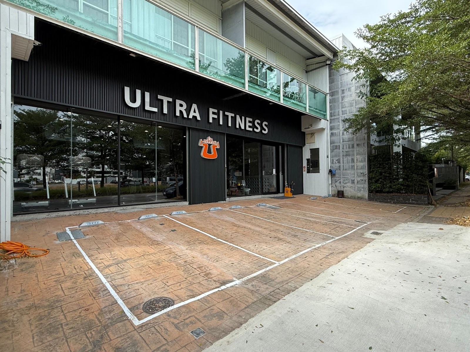 ULTRA 健身房附設汽車停車格